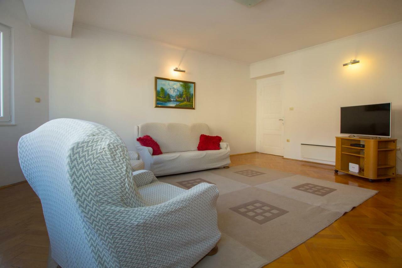 Apis Split Apartment Exterior photo