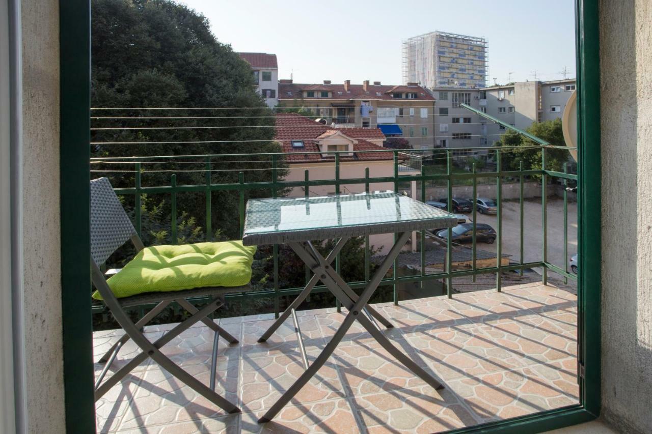 Apis Split Apartment Exterior photo