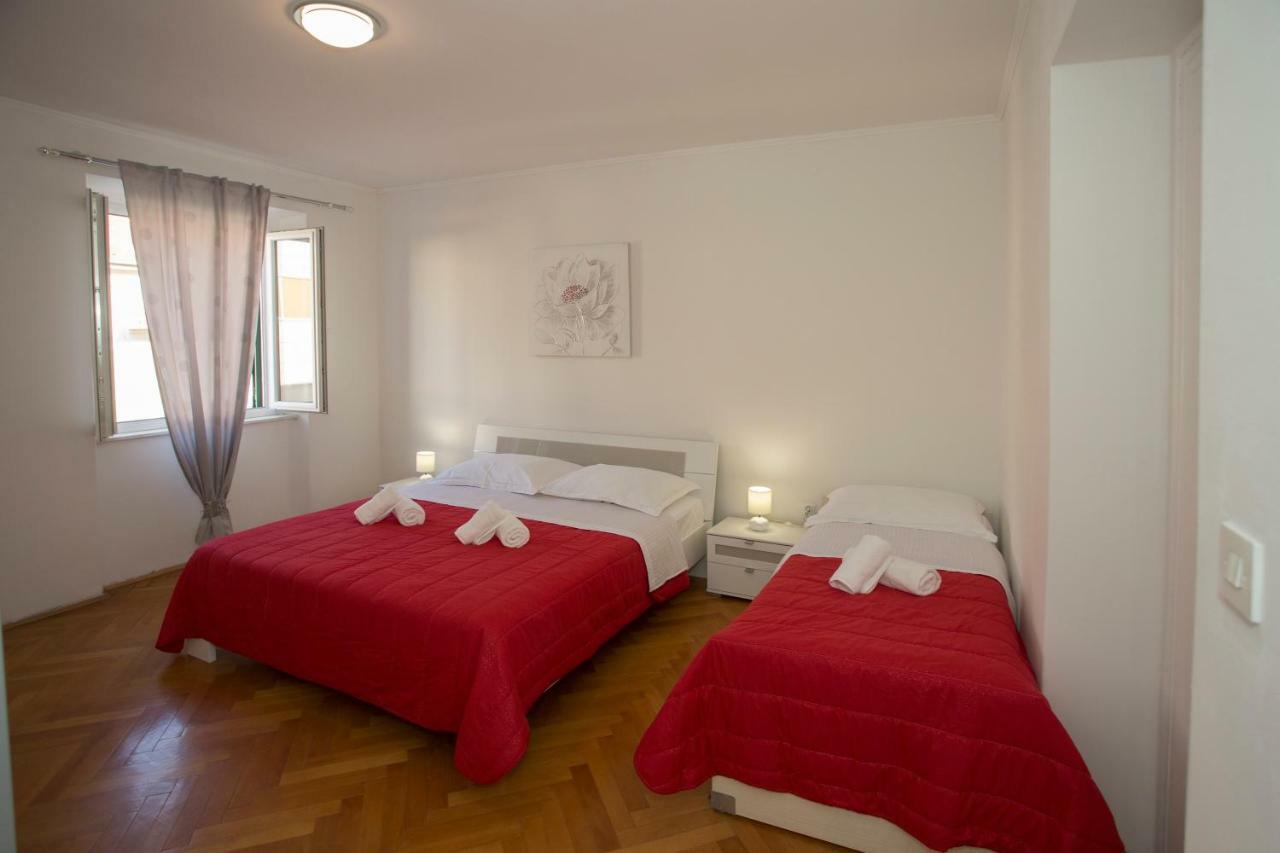 Apis Split Apartment Exterior photo